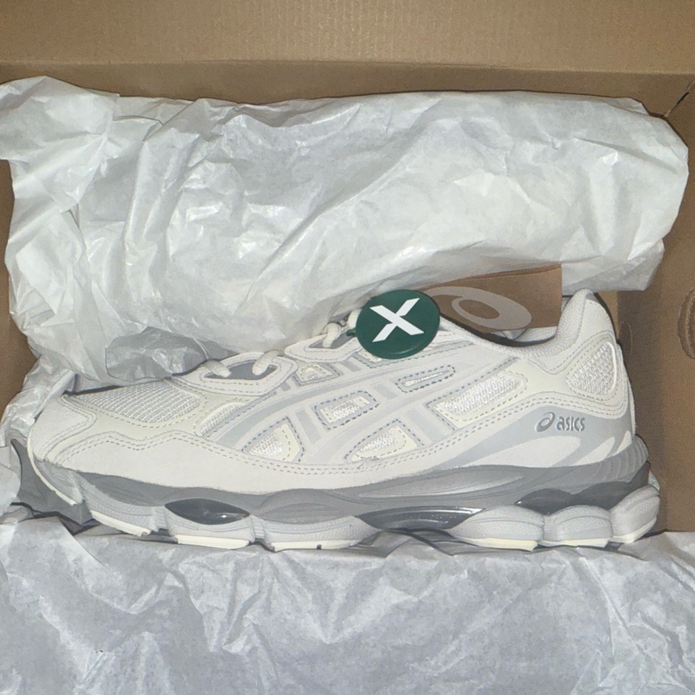 ASICS Cream and White Gel-Tactic Shoes